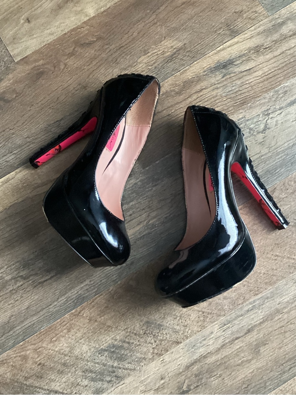 Betsey Johnson Dita Black Patent leather Platform Pumps with Pink Heel Detail